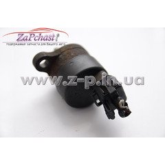 Регулятор тиску палива в паливній рейці для Hyundai, Kia 2000-2006 років випуску.