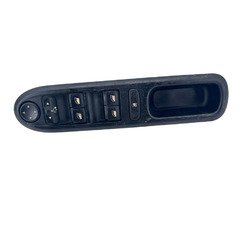 Кнопки стеклоподьемников Peugeot 407 53269735A